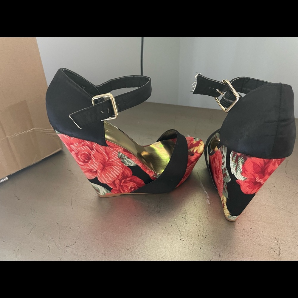 Flower wedges